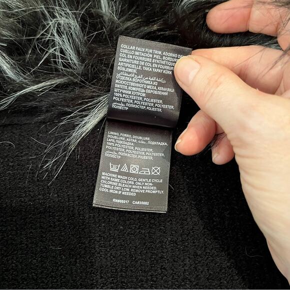 NEW Bebe Faux Fur Statement Collar Oversized Knit Shrug Draped Sweater Black Wh… - Picture 11 of 16